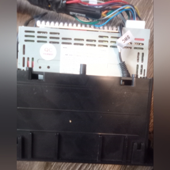 Clarion CZ100 Car stereo receiver with remote - Picture 6 of 9